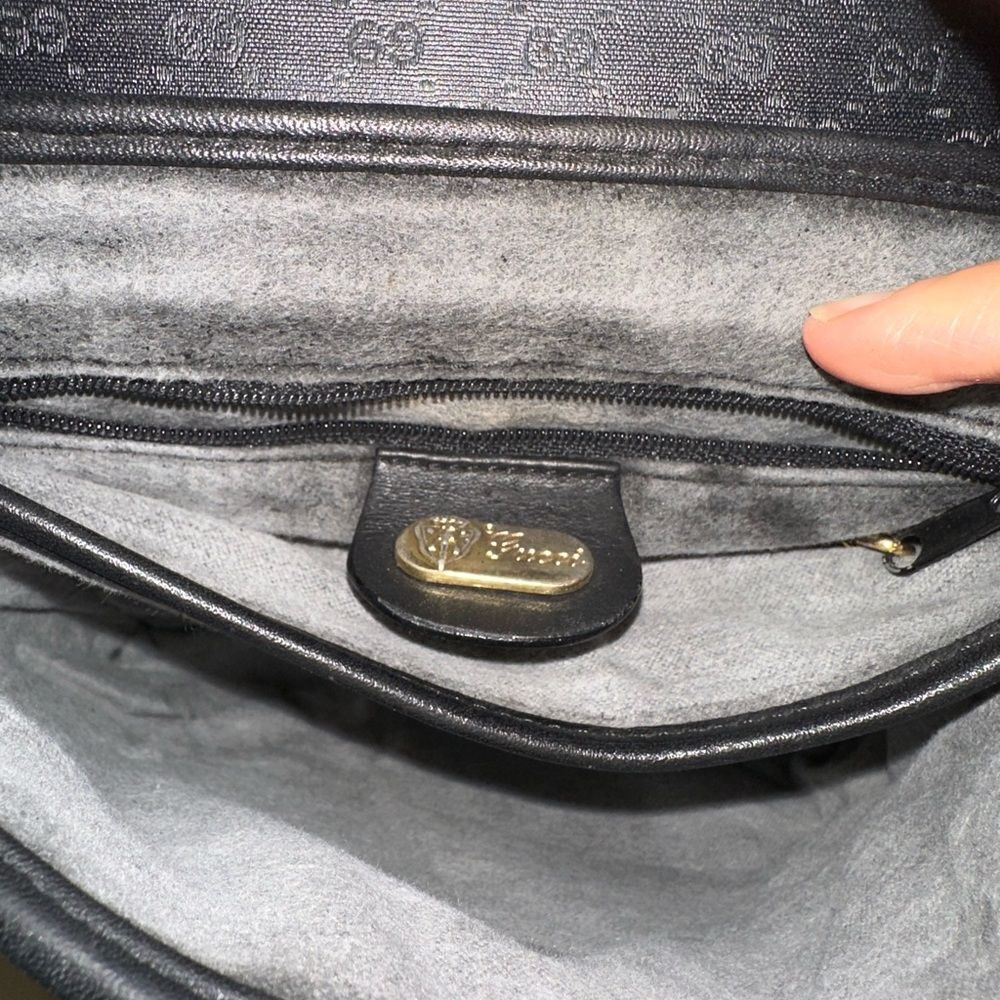 Gucci Black and Red Crossbody Bag with Textured Finish - Picture 8 of 13
